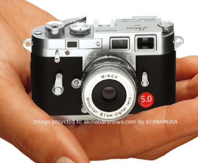 Komamura from Japan shows us a mini replica of the Leica M3
