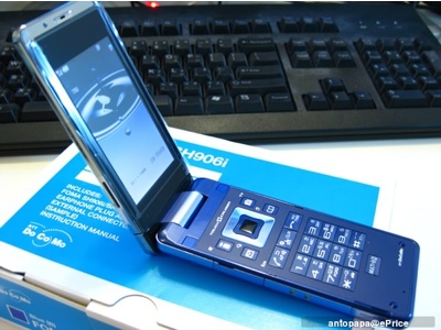 sharp-ntt-docomo-sh906i-phone-4.jpg