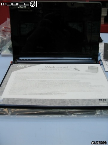 acer-aspire-one-unboxed-3.jpg