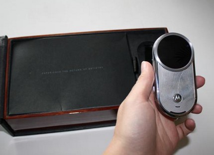 motorola-aura-unboxing-3.jpg