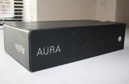 motorola-aura-unboxing.jpg