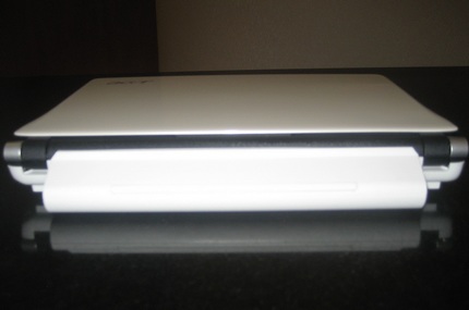 acer-aspire-one-d150-unboxed-10.jpg