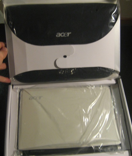 acer-aspire-one-d150-unboxed-2.jpg