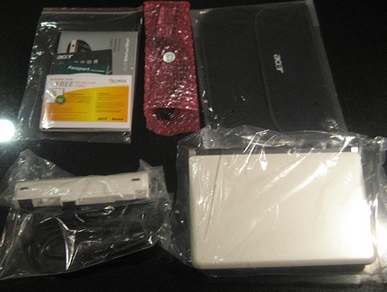 acer-aspire-one-d150-unboxed-3.jpg