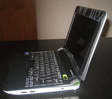 acer-aspire-one-d150-unboxed-6.jpg
