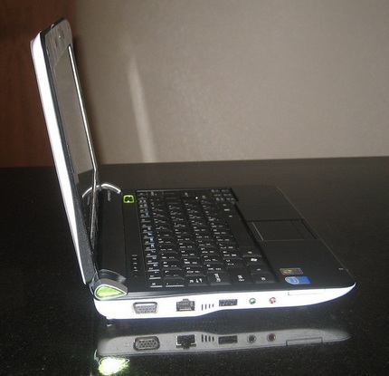 acer-aspire-one-d150-unboxed-7.jpg