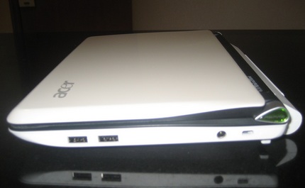acer-aspire-one-d150-unboxed-8.jpg