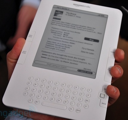 amazon-kindle-2-hands-on1.jpg