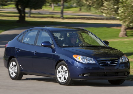 Hyundai has announced the pricing of the 2010 Elantra sedan.