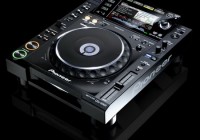 Pioneer CDJ-2000 and CDJ-900 DJ Turntables