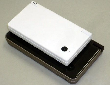 Nintendo DSi LL size up Nintendo DSi LL size up