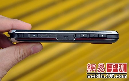 China Mobile Motorola MT710 OPhone side China Mobile Motorola MT710 OPhone side