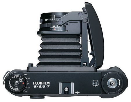 FujiFilm-GF670-Professional-medium-format-folding-camera-top.jpg