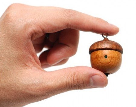 Motz Acorn Tiny Wooden Speaker on hand Motz Acorn Tiny Wooden Speaker on hand
