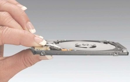 Hitachi Travelstar Z7K320 and Z5K320 and CinemaStar Z5K320 7mm Ultra Thin Hard Drives on hand Hitachi Travelstar Z7K320 and Z5K320 and CinemaStar Z5K320 7mm Ultra Thin Hard Drives on hand
