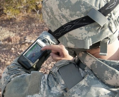 General Dynamics Itronix GB300 Rugged Wearable Computer runs Android in use General Dynamics Itronix GB300 Rugged Wearable Computer runs Android in use