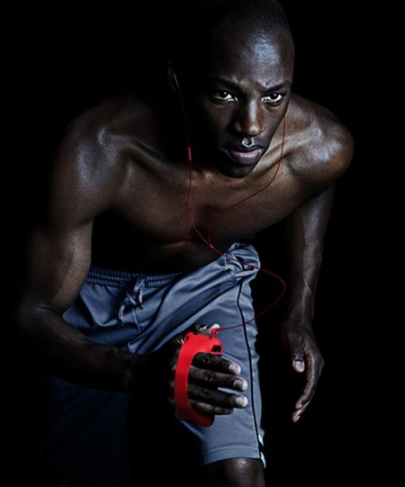 iSkin pulse Sports+ for iPhone 3G 3GS in use 1 iSkin pulse Sports+ for iPhone 3G 3GS in use 1