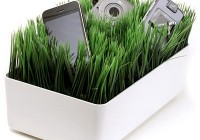 ThinkGeek Grassy Lawn Charging Station