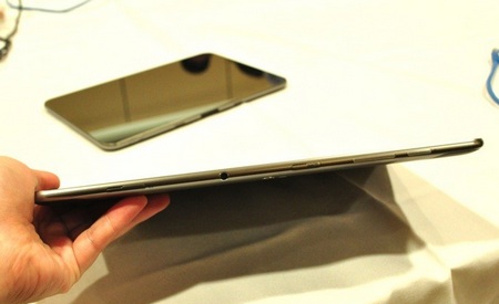 Samsung Galaxy Tab 8.9 and Galaxy Tab 10.1 Ultra Slim Tablets thin