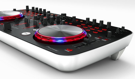 Pioneer DDJ-ERGO-V DJ Controller 1