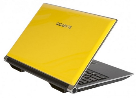 Gigabyte P2542G Gaming Notebook with Quad-core Core i7