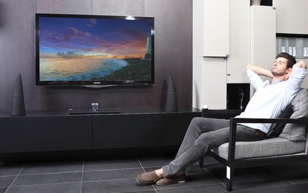 Edifier Spinnaker E30 Bluetooth Speaker System in use tv Edifier Spinnaker E30 Bluetooth Speaker System in use tv