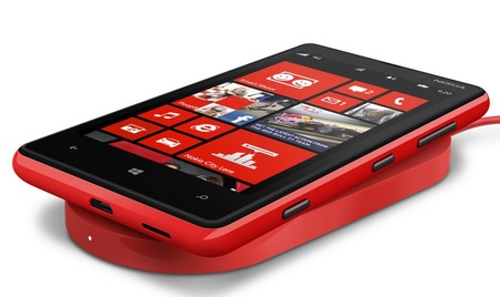 Nokia Wireless Charging Plate DT-910 in use Nokia Wireless Charging Plate DT-910 in use