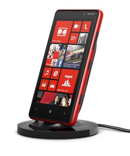 Nokia Wireless Charging Stand DT-900 in use Nokia Wireless Charging Stand DT-900 in use