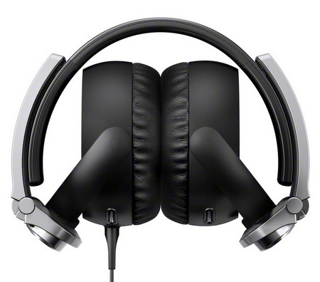 Sony MDR-XB800 Extra Bass headphones folded Sony MDR-XB800 Extra Bass headphones folded