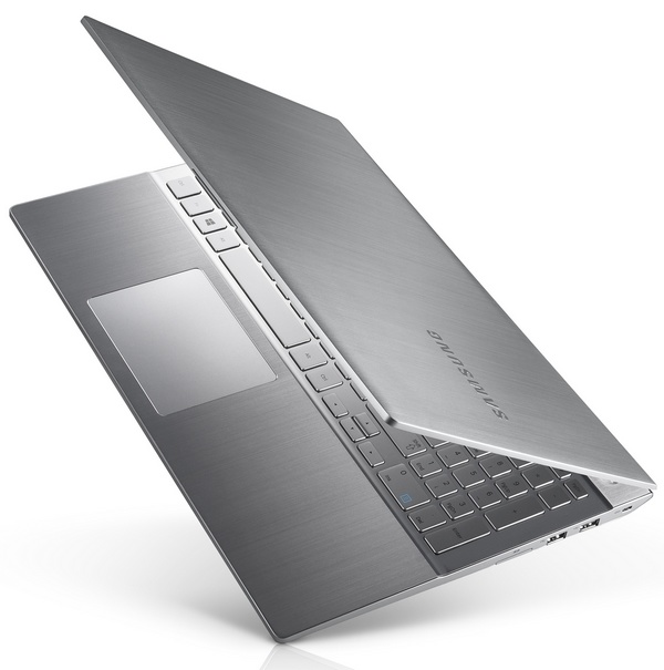 Samsung Series 7 Chronos 2013 Notebook lid