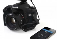 Satechi Bluetooth Smart Trigger Turns iPhone into a DSLR Remote Control attached