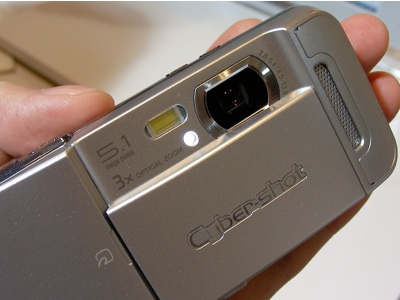 sony-ericsson-nttdocomo-so905ics-cyber-shot-phone-4.jpg