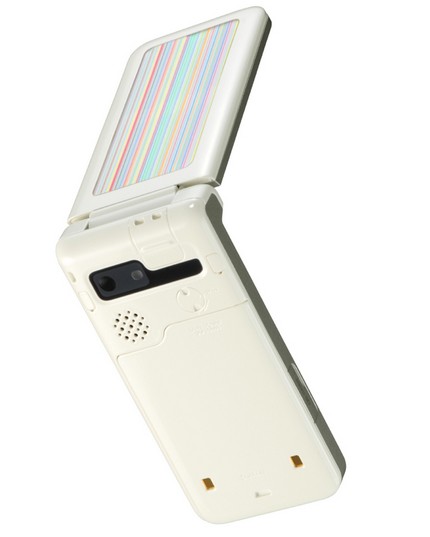 kddi-au-kyocera-k001-clamshell-phone-1.jpg