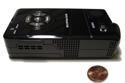 aaxa-p1-pico-projector-with-1gb-memory-3.jpg