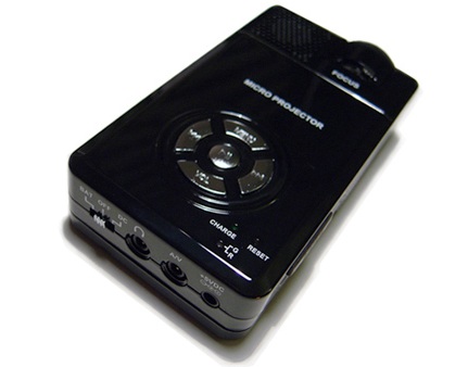 aaxa-p1-pico-projector-with-1gb-memory-4.jpg